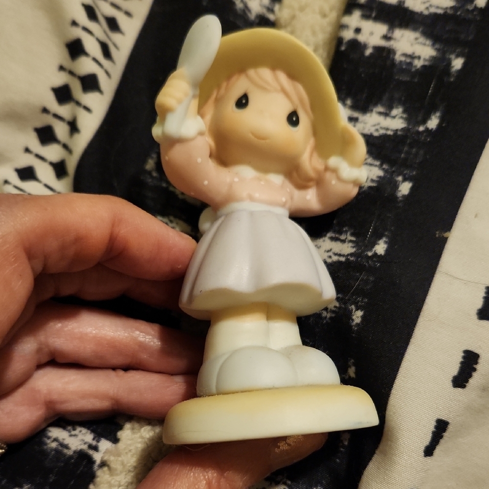 Precious Moments Figurine with Yellow Hat and White Dress - Picture 5 of 5